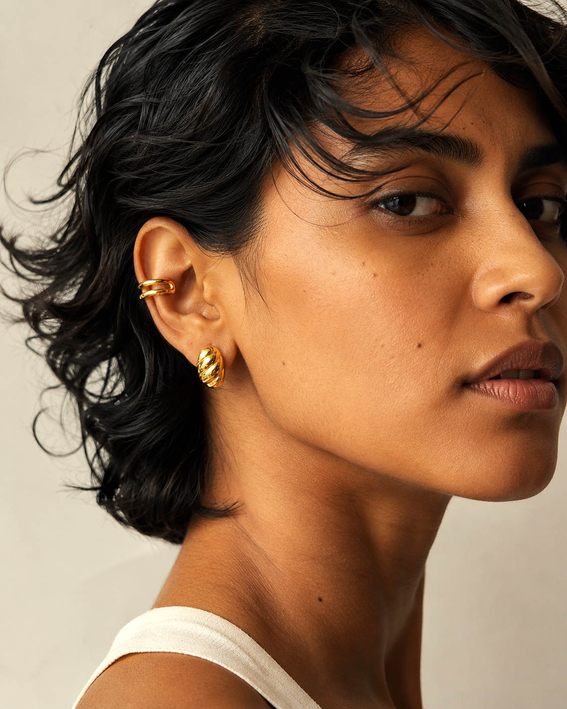 The Twisted Huggie Earrings - B E L O R I