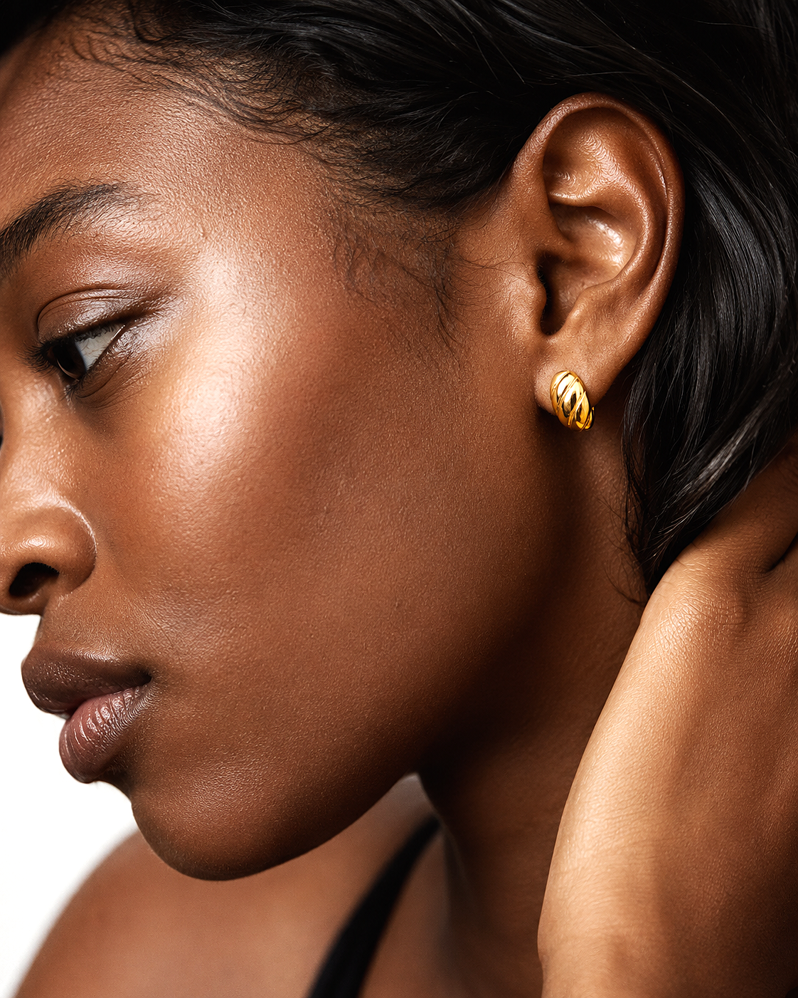 The Twisted Huggie Earrings - B E L O R I