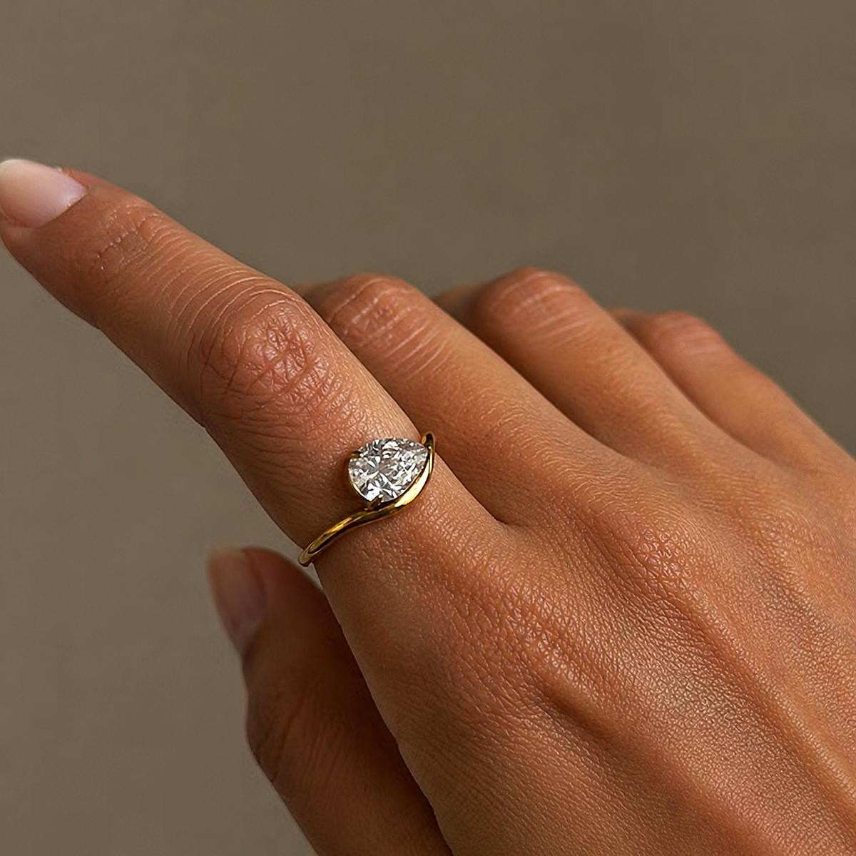 The Pear Twist Ring - B E L O R I