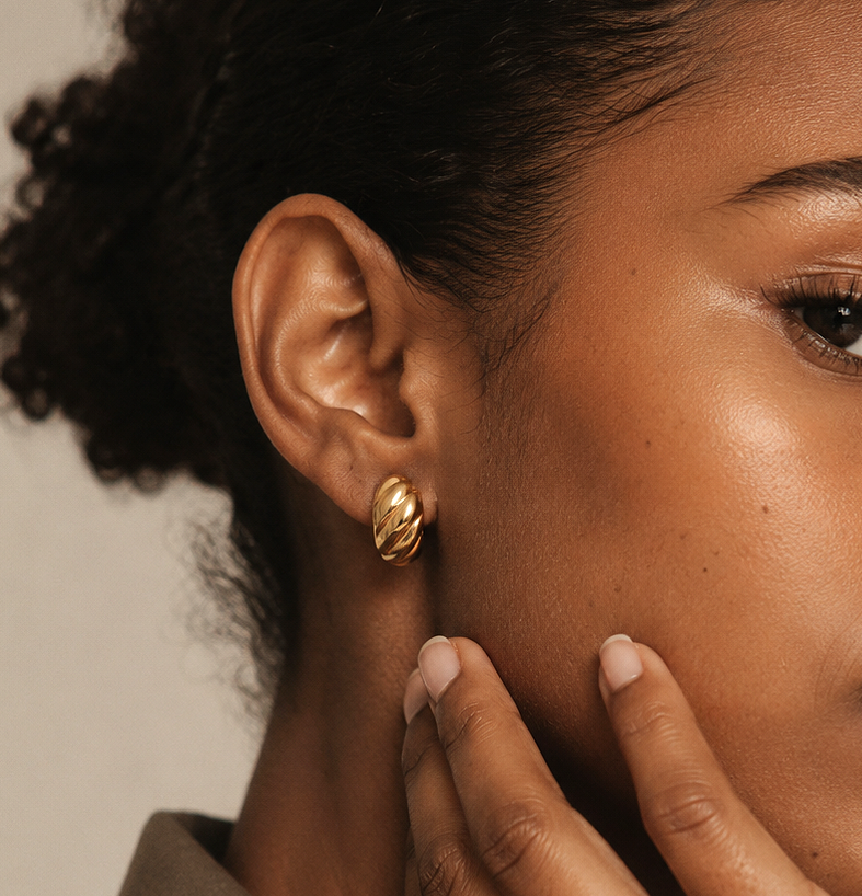 The Twisted Huggie Earrings - B E L O R I