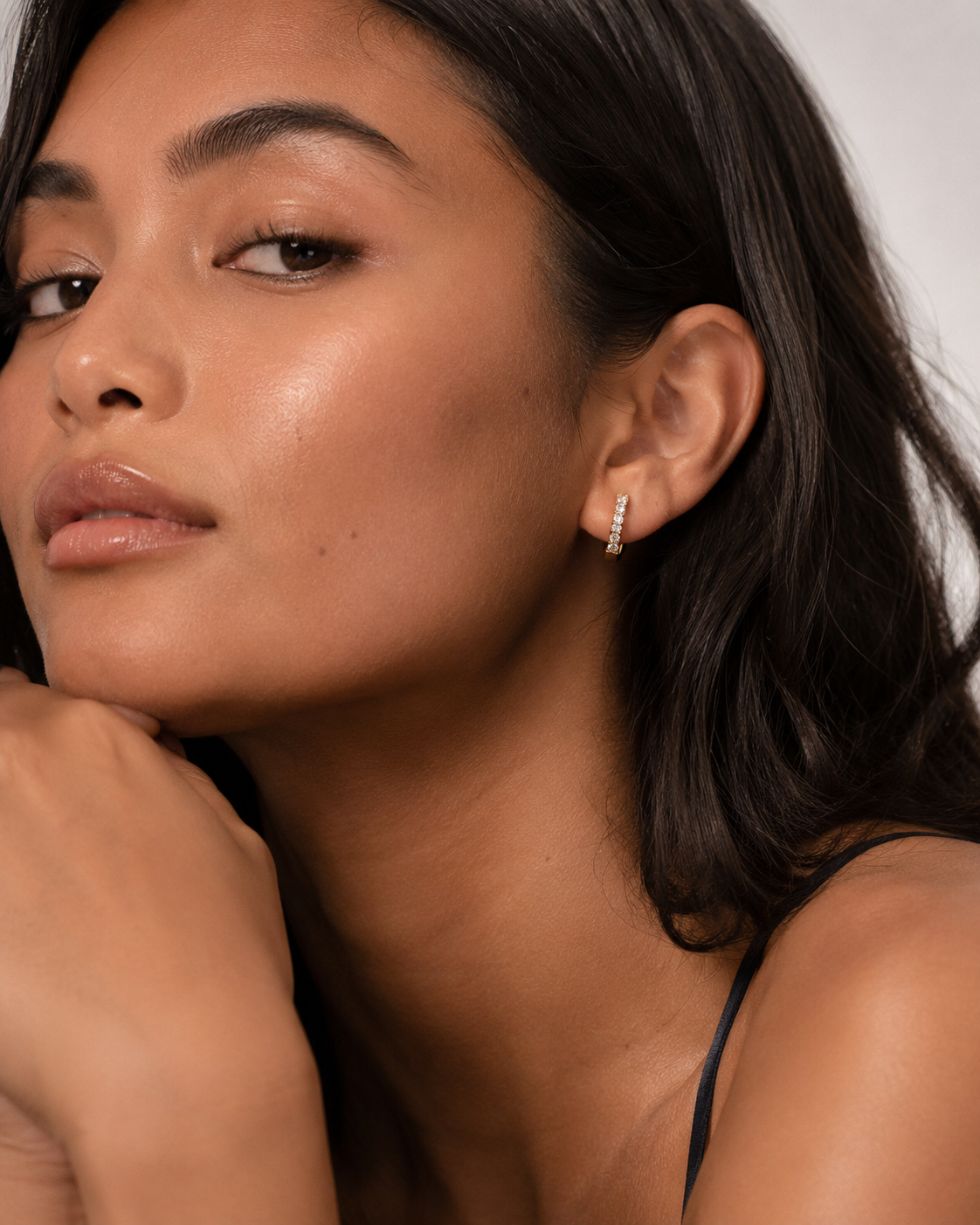 The Crystal Hoop Earrings silver tone - B E L O R I
